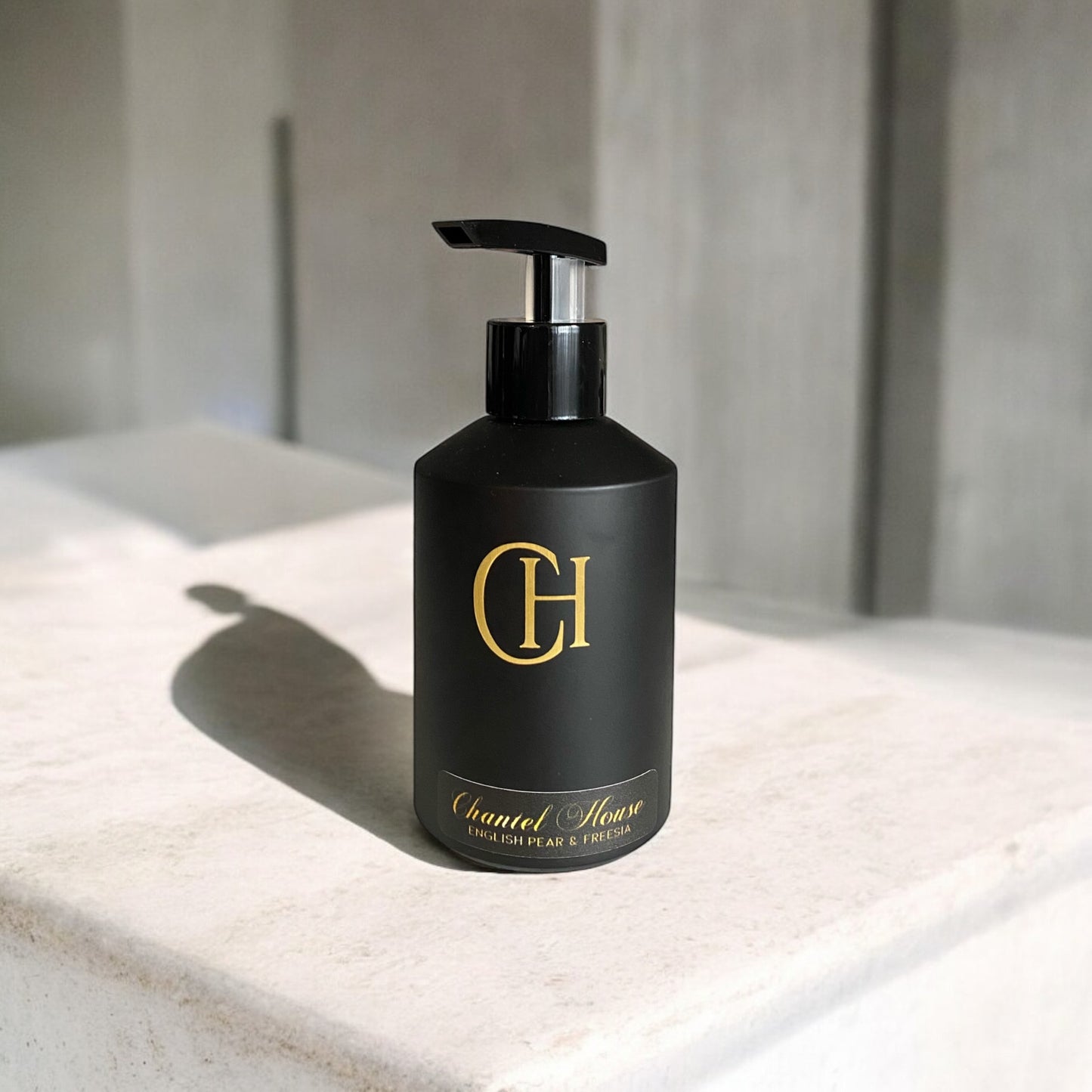 English pear & fressia